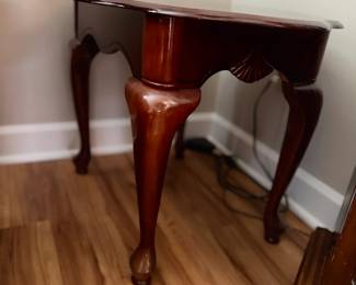 Queen Anne Cherry End Table
