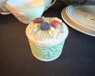 Fitz & Floyd Covered Trinket Box