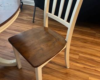 Round Pedestal Dining Table & Chair