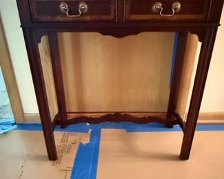 Hekman Traditional Mahogany TwoDrawer Side Table
