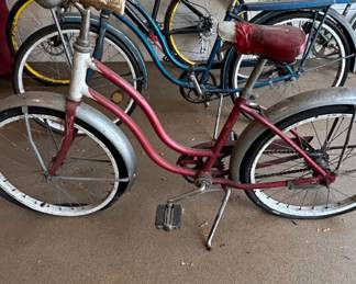 Vintage Schwinn Hollywood Girls Cruiser Bicycle
