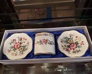Vintage Royal Worcester Bournemouth Porcelain Vanity Set