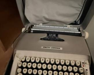 SmithCorona Ultrasonic Portable Electronic Typewriter