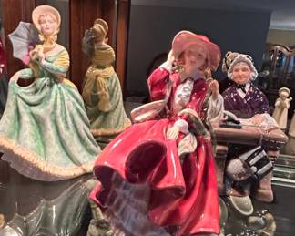 Royal Doulton HN Top o the Hill Figurine
