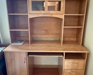 Bush Furniture Somerset W Desk with Hutch