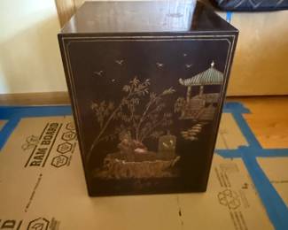 Henredon Chinoiserie Black Lacquer Side Table