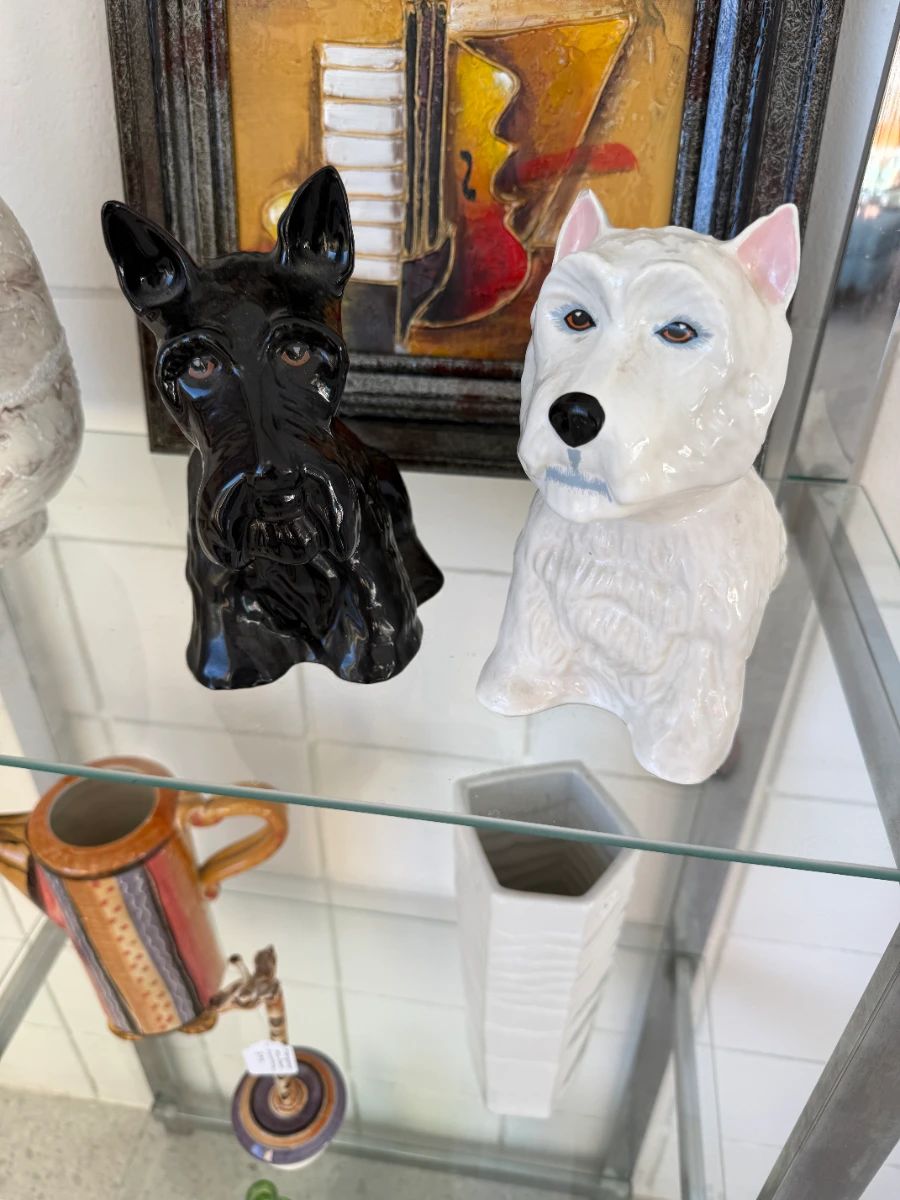 Pair of advertising dogs "black and white whiskey"