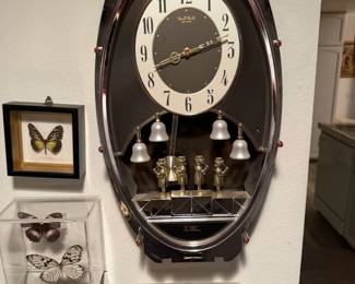 Swiss 80s chiming and moving clock - amazing sound 