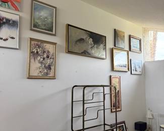 80s brass etagere in perfect condition - art to the ceiling