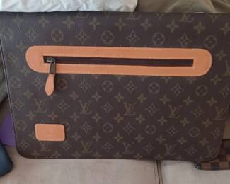 Louise Vuitton 