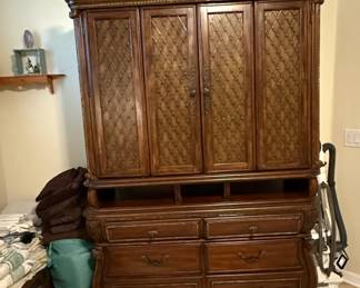 Thomasville Furniture Decorum Collection Italian Provincial Armoire