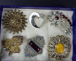 498 sixvintagecostumebroocheswithrhines