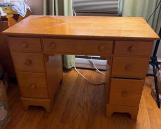 157 woodendeskwithsevendrawers
