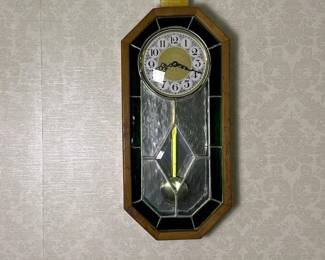 042 vintagestainedglasswallclock