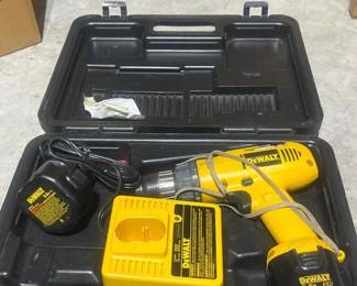 332 dewalt96vcordlessdrillwithcharger