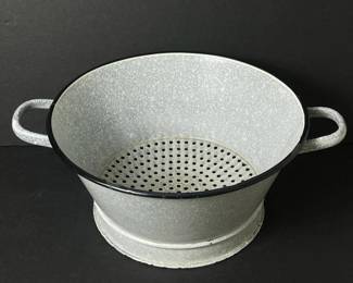 138 vintagegrayenamelwaremetalcolander