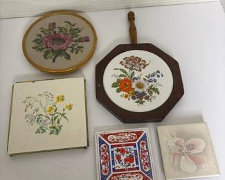 090 fivevintagefloraltrivetsandneedlepo