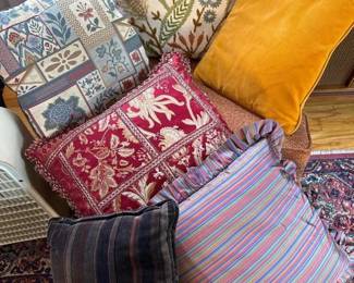 544 assorteddecorativepillowcollection