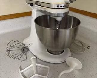196 kitchenaidclassicstandmixerwithatta