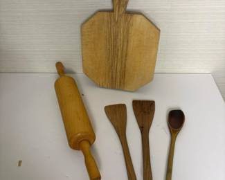 092 woodenrollingpincuttingboardutensil