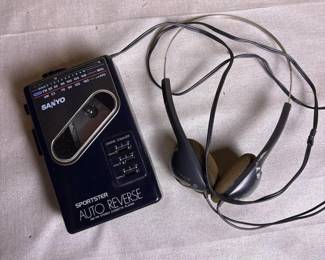 378 sanyocassetteplayerwithheadphones