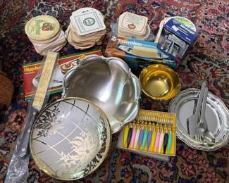 526 assortedvintagetableware