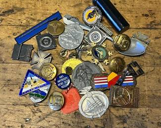 420 mixedlotvintageww2militarypinsbadg