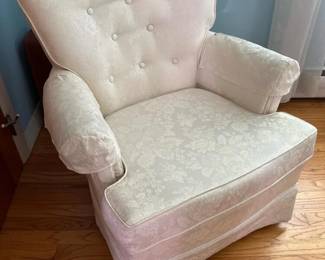 285 creamfloralupholsteredarmchair