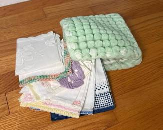 610 vintageembroideredandlacehandkerchie