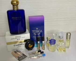 085 assortedperfumebottlesandsamples