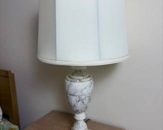 193 vintagewhitemarbletablelampwithsha