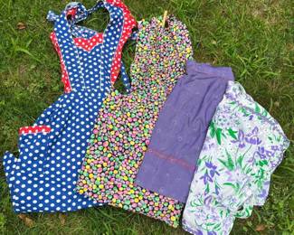 143 fourvintagepatternedcottonaprons