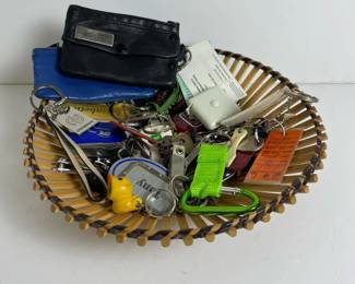 155 largelotofvintageandmodernkeychain