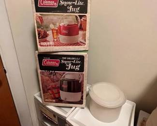 467 vintagecolemansnowlitejugsandtuppe