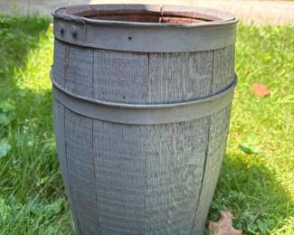 442 woodenbarrelwithmetalhoops