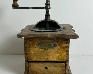 007 antiquepdwoodengrinder