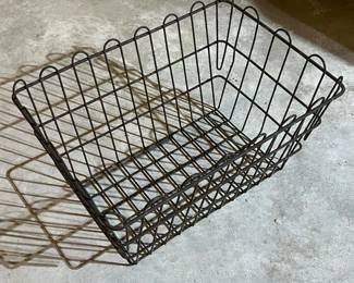 436 vintagemetalwirestoragebasket