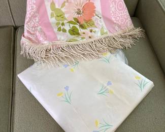 563 twovintagevinyltableclothsroundand