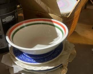 338 mixedlotofdecorativeceramicandglas