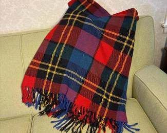 562 plaidfringedthrowblanket