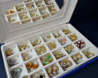 487 vintagetrifarisaavygoldtoneearrings