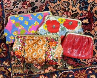 576 vintagefloralandredclutcheslot