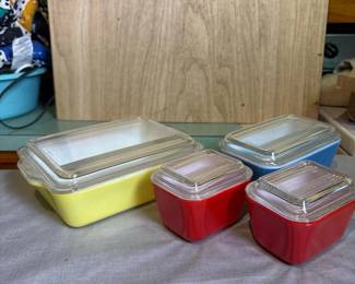 010 setofprimarycolorpyrexrefrigerator