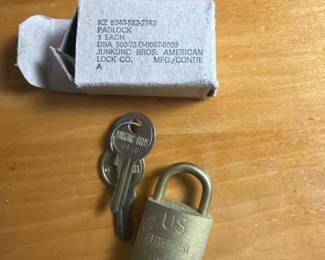 169 usmilitarypadlockwithkeys