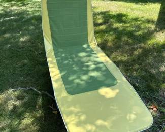 445 vintageyellowandgreenfoldingchaise