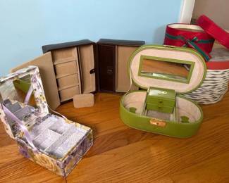 275 assortedjewelryandstorageboxcollect
