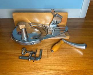 032 ritterhandcrankbreadslicerwithclam