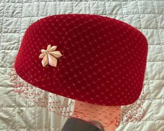 286 vintageredvelvetpillboxhatwithveil
