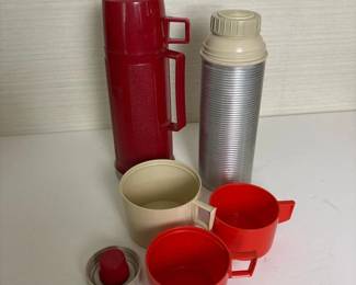 096 vintagethermosbottlesandmismatchedl