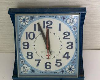084 vintagegeneralelectricbluewallclock